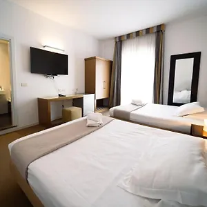 https://trieste-hotel.emilia-romagnahotels.net